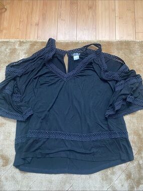 VENUS Black Cold-Shoulder cut out Lace-Trim V-Neck Blouse